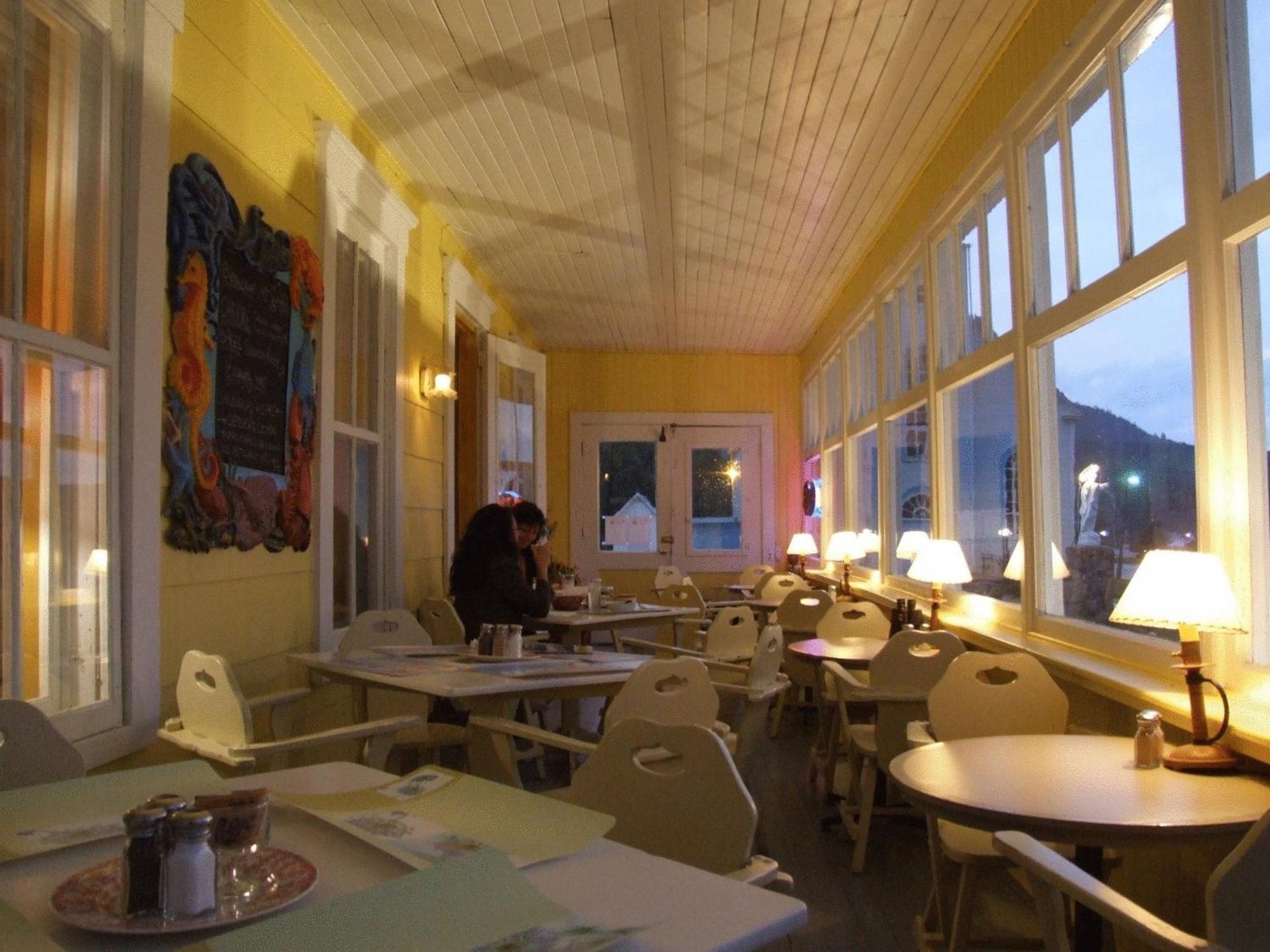 Auberge du Café chez Sam Baie-Sainte-Catherine Exterior foto