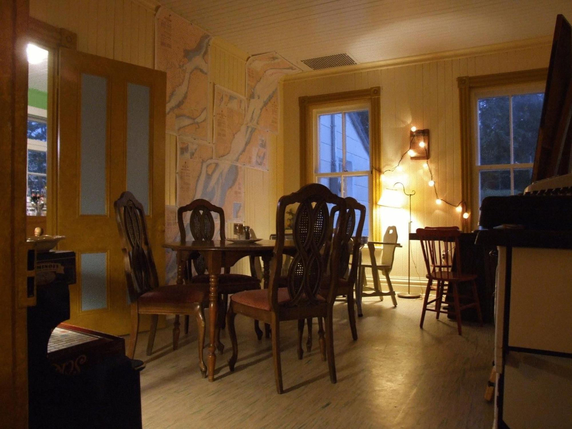 Auberge du Café chez Sam Baie-Sainte-Catherine Exterior foto